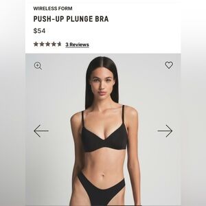 SKIMS Wireless Form Push-Up Plunge Bra- Onyx